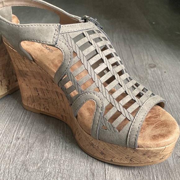 🎉HP🎉Like New Maurices Woman’s Francie Gray Strappy Cork Wedge Heels - Picture 2 of 9